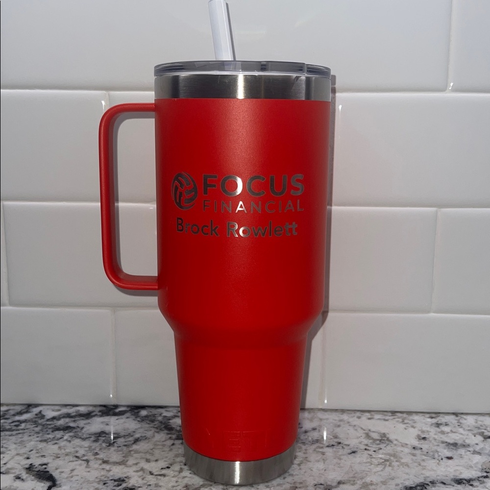 YETI Red 42 ounce Rambler mug with Handle and straw lid - Picture 4 of 6